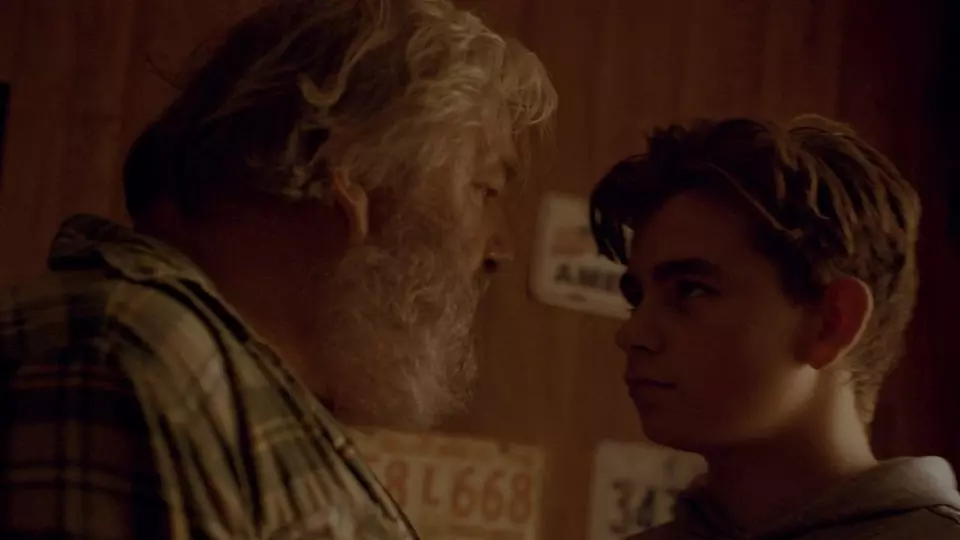 Найди эту тупую сучку и выброси её в реку